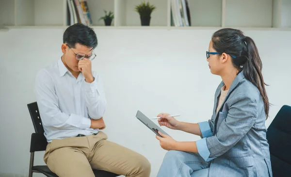 Psychologist listening to the problem of a patient with mental health problems, a patient for treatment encouragement Love and family problems, bipolar, depressed patients prevent suicide