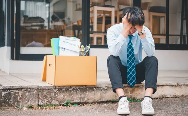 Young company employee stressed After resigning from work to find a new job , was fired by the company or when the employment contract expires, resulting in being unemployed