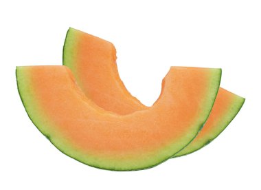 Beyaz arkaplanda izole edilmiş kavun kesimi