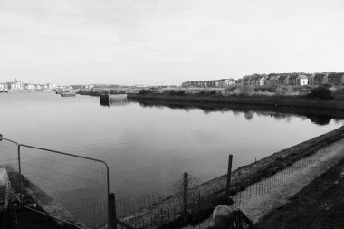 Köstebek olarak bilinen karanın gelişmemiş ve geniş yörüngesi yeni marinanın bulunduğu yerdir. Merkez hükümet tarafından verilen yenilenme için 20 milyonluk fonların seviyelendirilmesi