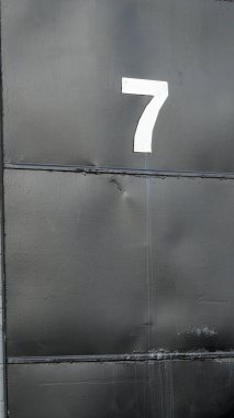 Barry, Glam Vadisi, Galler 02 Şubat 2024 İş Mahallesi planlanan marinanın batı kıyısında yer almaktadır. Yeni dükkanlar, restoranlar bomboş. Yüksek oranlar, kiracılar kiracı eksikliğinden sorumlu tutuluyor.