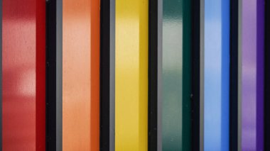 Barry, Glam Vadisi, Galler 02 Şubat 2024 İş Mahallesi planlanan marinanın batı kıyısında yer almaktadır. Yeni dükkanlar, restoranlar bomboş. Yüksek oranlar, kiracılar kiracı eksikliğinden sorumlu tutuluyor.