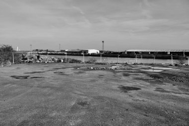 Barry, Glam Vadisi, Galler 02 Şubat 2024: Barry limanının doğu sınırları geleneksel endüstriyel manzarasını koruyan aktif limandır. 160 dönümlük Dow Corning arazisi bunun ötesine uzanıyor..