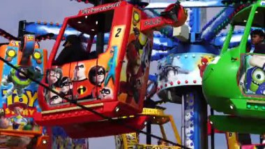 Barry Adası, Glamorgan Vadisi, Galler 29 Ağustos 20224: Barry Adası Gezinti Parkı 'nda küçük çocuklar için uygun panayır gezileri var.