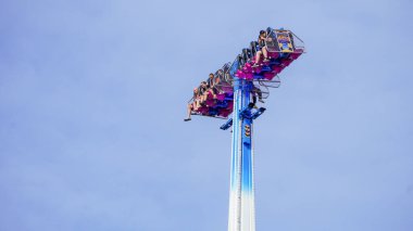 Barry Adası, Glamorgan, Galler Vadisi - 26 Ağustos 2024: Havacılık, İngiltere 'nin en uzun panayır gezisi Barry Adası' nın karşısından 65 metre hızla ve saatte 75 mil hızla gökyüzünde görülebilir.