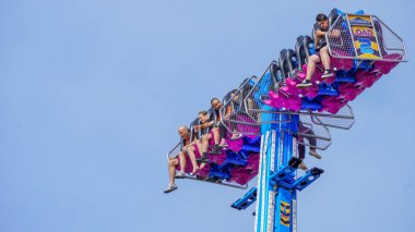 Barry Adası, Glamorgan, Galler Vadisi - 26 Ağustos 2024: Havacılık, İngiltere 'nin en uzun panayır gezisi Barry Adası' nın karşısından 65 metre hızla ve saatte 75 mil hızla gökyüzünde görülebilir.