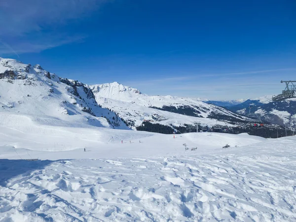 Стульчатый Подъемник Вдоль Горнолыжного Склона Французском Альпийском Курорте Три Долины — стоковое фото