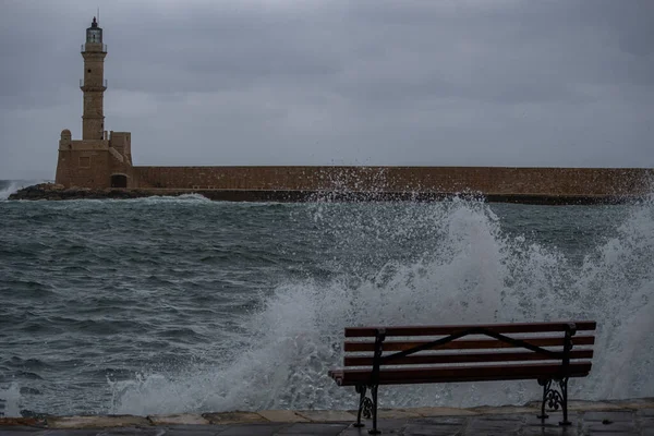 Бурхлива Погода Хвилями Порту Грецького Міста Чанія Стокове Зображення