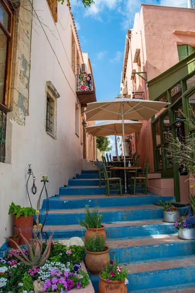 stock image Blue stair steps leading up to a narrow street in Rethymno, Greece
