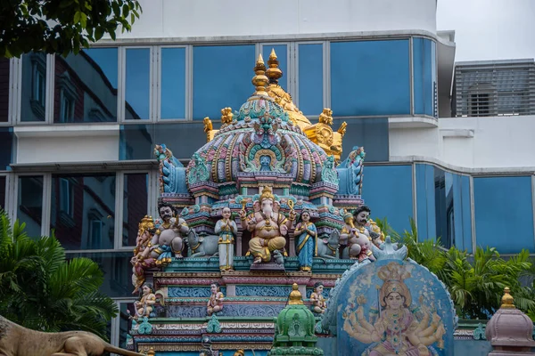 新加坡小印度区Sri Veeramakaliamman寺的屋顶 — 图库照片
