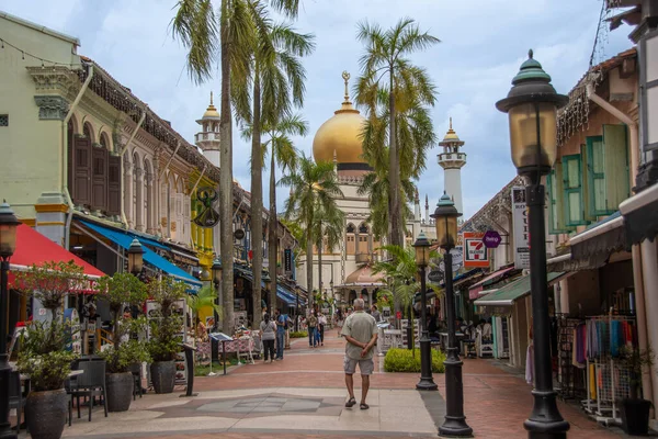 stock image Singapore, Singapore  30 August 2022,  Muscat Street overlooking the Masjid Sultan (Sultan Mosque) in Singapore