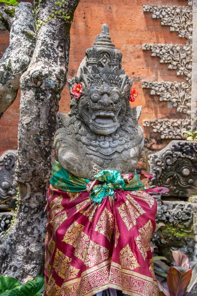 Classic Balinese Stone Sculpture Colorful Sarong — Stock Photo, Image