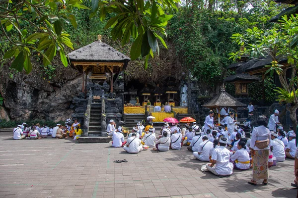 Bali Indonesia September 2022 Devout Hindus Ceremony Goa Lawah Temple — Stock Photo, Image