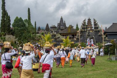 Bali, Endonezya 5 Eylül 2022, Dindar Hindular Bali 'deki 