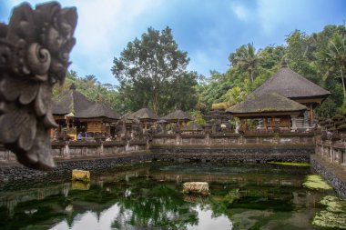 Tapınak kompleksi üzerine 