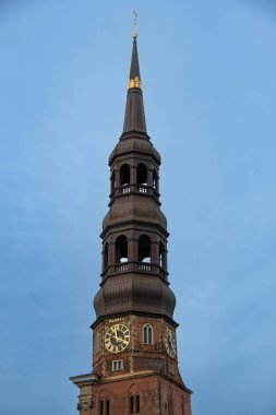 Hamburg 'daki St. Katharinen kilisesinin kilise kulesi.