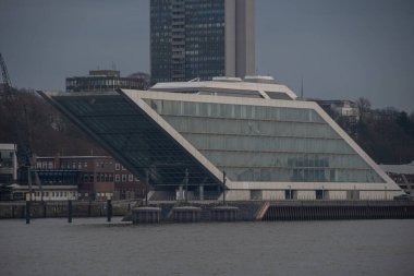 Hamburg, Almanya 17 Mart 2023 Elbe Nehri 'nden 