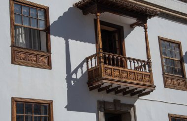 Tenerife Kanarya Adası 'nda geleneksel ahşap balkonlar