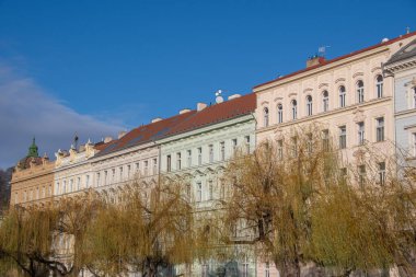 Prag 'daki güzel eski binaların cephesi