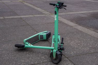 Mainz, Almanya 6 Ocak 2024, Bolt şirketinden iki e-scooter. 