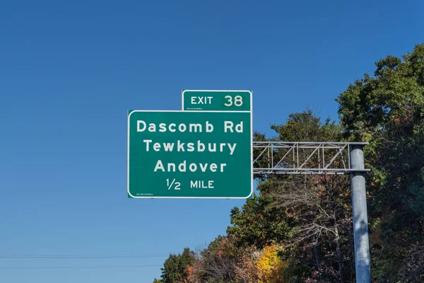 Autobahnschild Der Route Northbound Andover Massachusetts Zur Ausfahrt Dascomb Tewksbury — Stockfoto