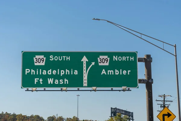 离开309号公路的宾夕法尼亚岔道 往南309号前往费城 往华盛顿堡 往北309号前往Ambler — 图库照片