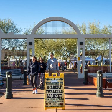 Gilbert, AZ - 26 Kasım 2022: Gilbert Çiftçi Pazarı 'na Giriş.