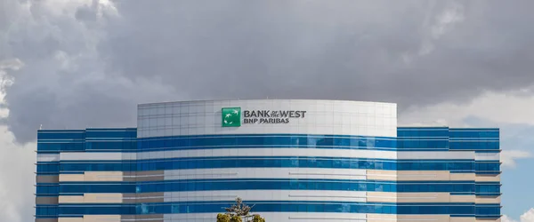 フェニックス 2023年3月16日 西Bnpパリバビルの銀行 Bmoは2023年2月に西銀行を買収 — ストック写真