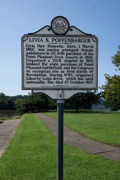 ポイントプレザント ウェストバージニア州 2021年9月10日 第一次世界大戦中の自由ローンドライブの主催者であるLivia Poffenbargerの歴史的マーカー — ストック写真