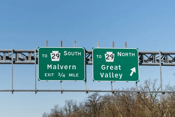 Us202 South South Malvern和Pa North Great Valley在宾夕法尼亚Malvern的出口标志 — 图库照片