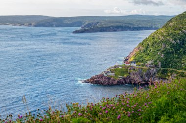 St. John 's, NL, Kanada - 27 Ağustos 2023: Fort Amherst ve The Narrows Signal Hill' den izlendi