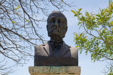 Miami, Florida - 2 Nisan 2024: Kübalı bilimadamı Carlos J. Finlay, sivrisinek tarafından sarı hummanın yayıldığını keşfetti. Bu büst, Küba Cumhuriyeti tarafından Miami Plajı 'na sunuldu.