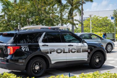 Miami, Florida - 2 Nisan 2024 Miami Beach Melez Polis Aracı.