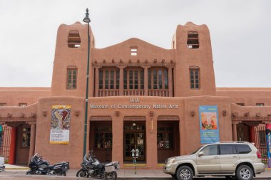 Santa Fe, NM - 23 Eylül 2021: IAIA Çağdaş Yerli Sanatları Müzesi dünyadaki en büyük çağdaş yerli sanat koleksiyonuna sahiptir.