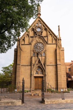 Santa Fe, New Mexico 'daki Loretto Şapeli 1878' de Gotik Diriliş tarzında Loretto Rahibeleri için inşa edildi..