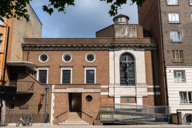 Londra, İngiltere - 24 Temmuz 2024: Tyburn Tapınağı ve Manastırı, 1535-1681 yılları arasında Tyburn Darağacında Katolik inancını savunurken hayatını kaybeden şehitlere adanmışlığın merkezidir..