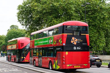 Londra, İngiltere - 24 Temmuz 2024: Bu Londra otobüsü Yakıt Hücreleri ve Hidrojen Ortak Girişimi programının bir parçası.