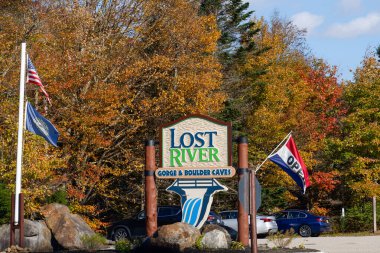 Kuzey Woodstock, NH - 11 Ekim 2024: Kayıp Nehir Vadisi ve Boulder Mağaraları New Hampshire Kinsman Notch 'ta yer almaktadır..