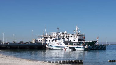 La Paz, Baja California Sur, Meksika - 17 Mart 2025: The Safari Voyager of UnCruise Adventures, Meksika ve Kosta Rika 'ya giden 34 kamaralı bir gemi..