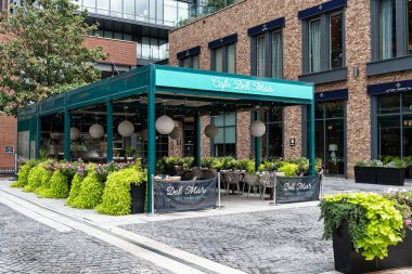 Washington, DC - 7 Eylül 2022: Michelin yıldızı şef Fabio Trabocchi 'nin ödüllü İspanyol deniz ürünleri restoranı Cafe Del Mar, Rıhtımın rıhtımında yer almaktadır..