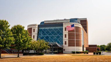 Paducah, Kentucky - 12 Eylül 2021: The Carson Center for the Performing Arts (Carson Center for the Performing Arts), nehir kenarı gösteri sanatları ve kültür kompleksi..