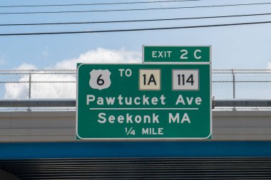 I-195 no 'lu çıkış işareti ABD-6' dan RI-1A ve RI-114 Pawtucket Caddesi ve Seekonk, Massachusetts 'e.