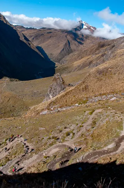 Pendaki Berjalan Gunung Andes Pegunungan Stok Gambar Bebas Royalti