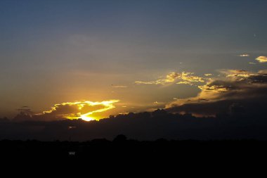 Her gün doğumu sana umut getirsin, her gün batımı sana huzur getirsin. Seminyak, Bali - Endonezya.