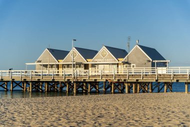 Busselton Jetty 'nin altın saatinde. Busselton, Batı Avustralya.