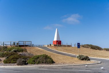 Batı Avustralya, Port Denison 'daki Balıkçılar Anıtı Gözcüleri ve Dikilitaş.