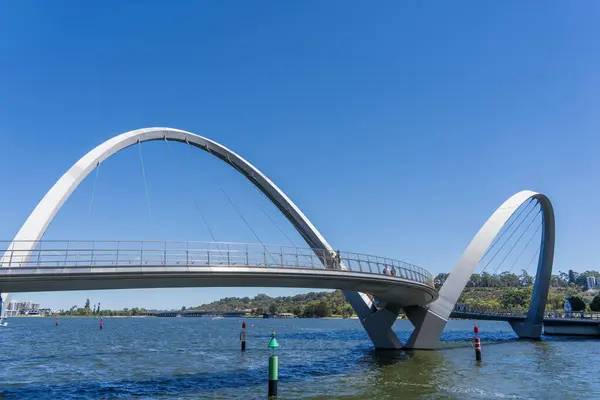 Elizabeth Quay Köprüsü Perth Merkezi İş Bölgesi, Batı Avustralya.