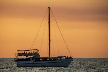 Cullen Körfezi 'nde günbatımı gezisi, Darwin