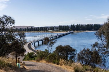 Güney Avustralya 'daki Victor Harbor ve Granit Adası' nı bağlayan geçit.