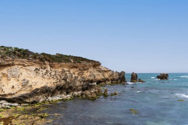 Cape Buffon Walking Trail, Southend, Güney Avustralya boyunca engebeli deniz manzarası.